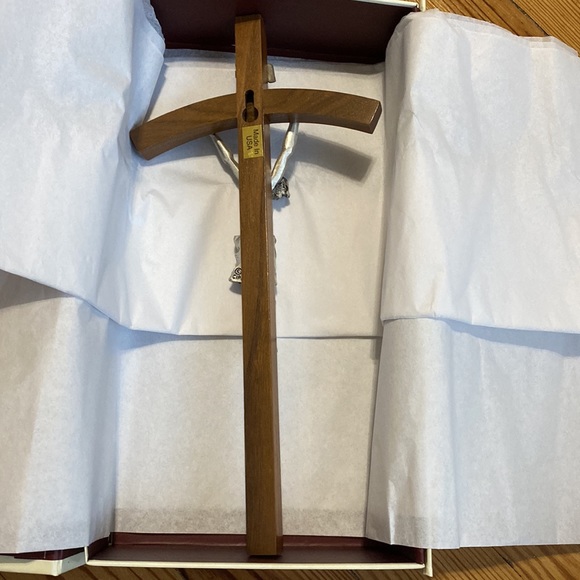 11" Walnut Crucifix With Silver - Picture 2 of 8